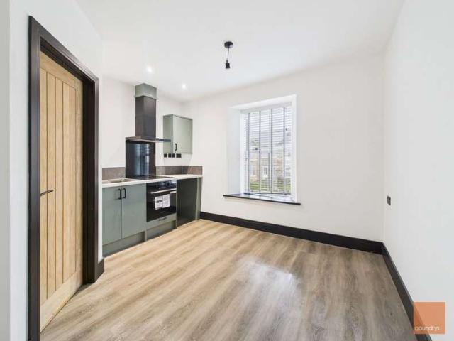 Studio for rent in Illogan Highway, Cornwall
