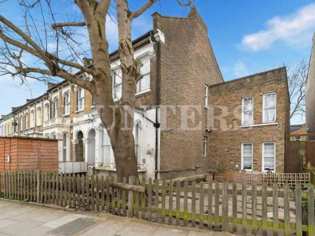 Studio for sale in Greater London