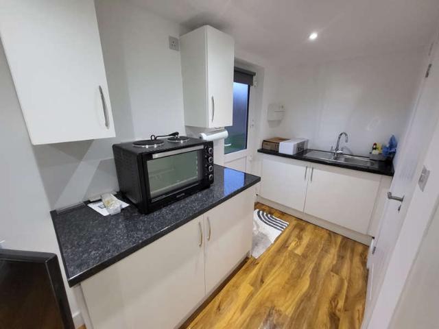 Studio for rent in Hockwell Ring, Lewsey Farm