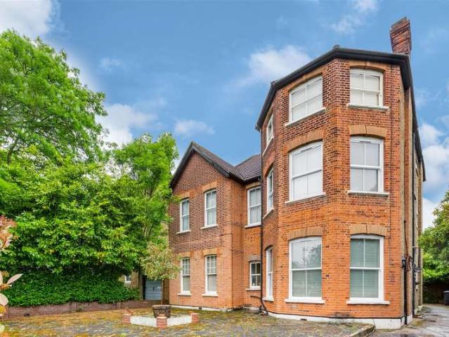 Studio for sale in Berrylands, Greater London