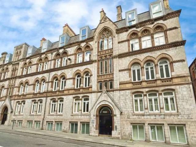 Studio for sale in Calderstones