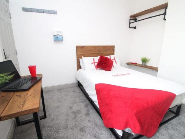 Studio for rent in Darnall, Sheffield