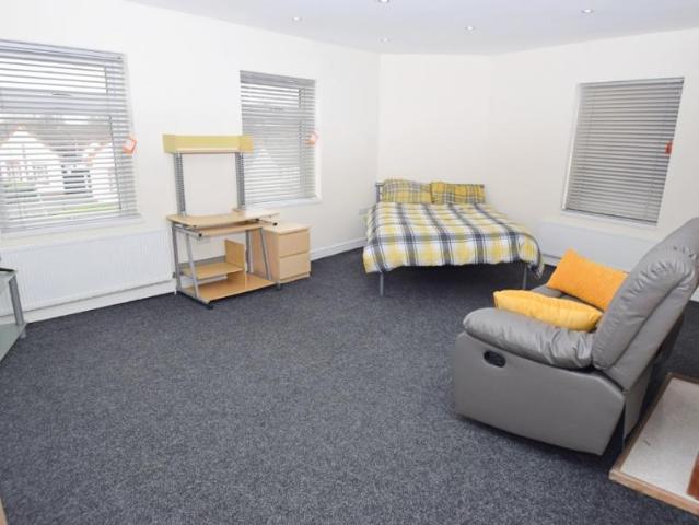 Studio for rent in Hanley, Stoke-on-Trent