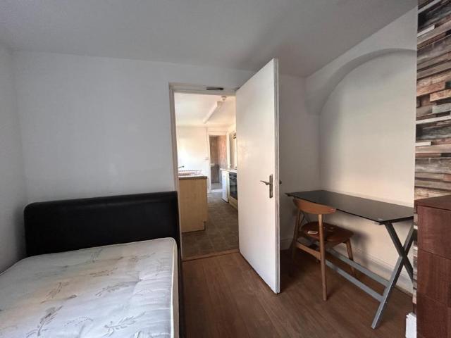 Studio for rent in Littleover, East Midlands