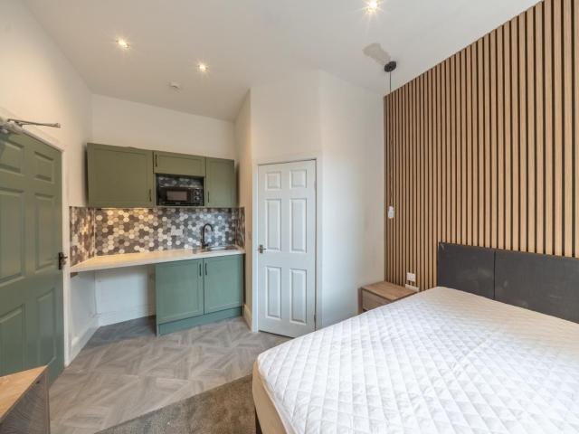 Studio for rent in Coundon, West Midlands