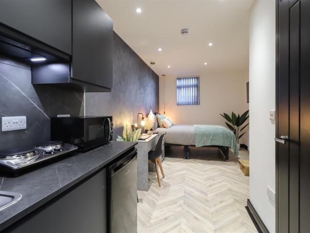 Studio for rent in Ball Hill, West Midlands
