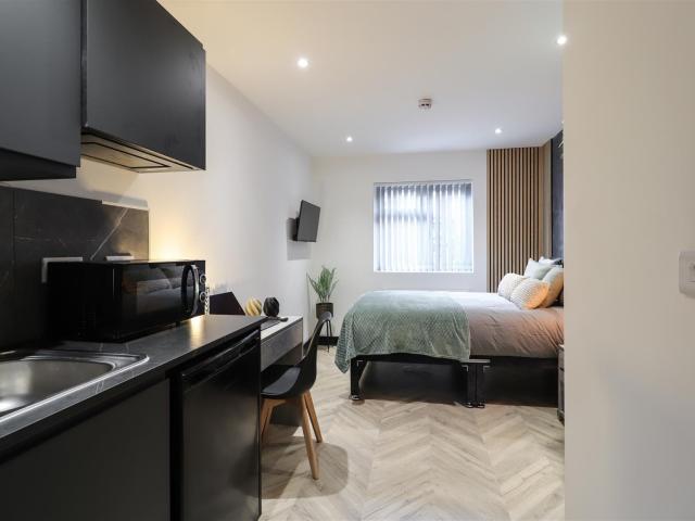 Studio for rent in Ball Hill, West Midlands