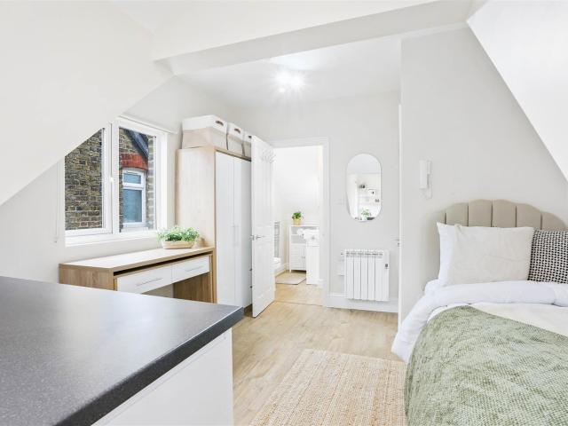 Studio for rent in Wallington, Greater London