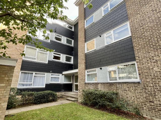 Studio for rent in The Wrythe, Greater London