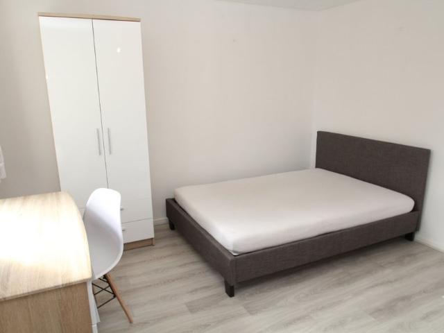 Studio for rent in Hyde Park, West Yorkshire