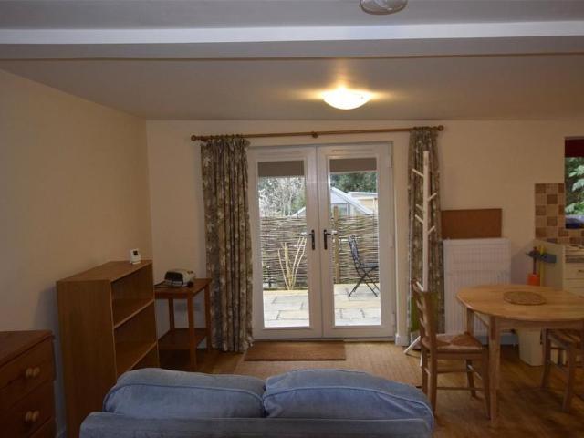 Studio for rent in Holywell, The Slade