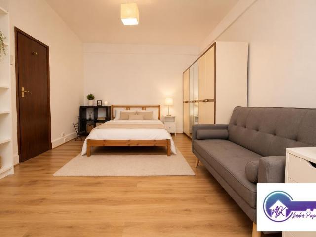 Studio for rent in Finchley, Greater London