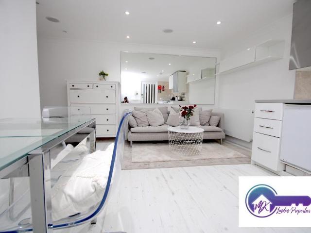 Studio for rent in South Hampstead, Greater London