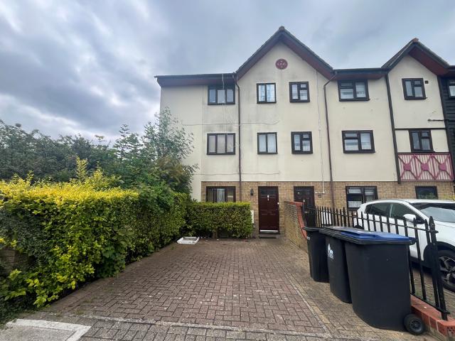 Studio for rent in The King's Mile, The Bridge