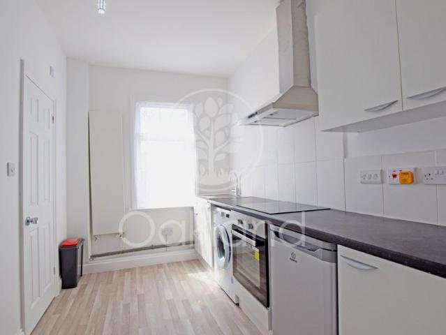 Studio for rent in Seven Kings, Greater London