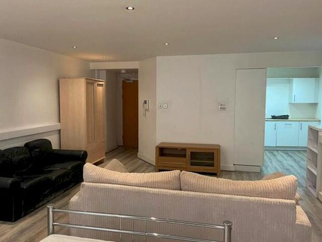 Apartment for rent in Cwmdu, Swansea