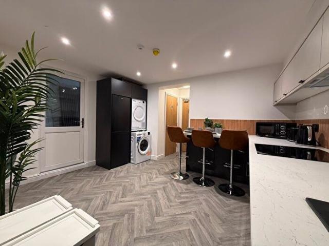 Apartment for rent in Cliff Hill, Green Close