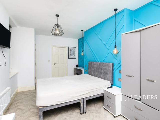 Studio for rent in Normanton, East Midlands