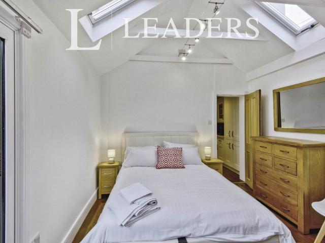 Studio for rent in The Galleries, Navestock Side