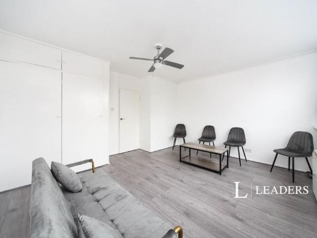 Studio for rent in Lewsey Farm, Luton
