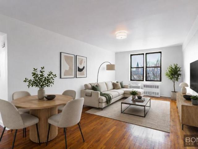 Apartment for sale in Queens, Arverne