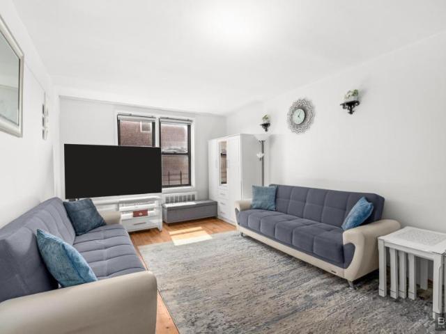 Apartment for sale in Queens, Arverne