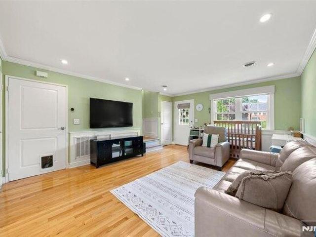 House for sale in Teaneck, New Jersey