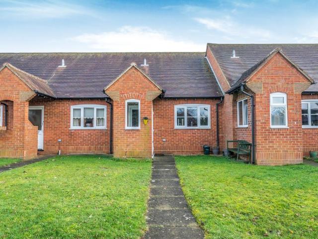 Bungalow for sale in Thame, South Oxfordshire