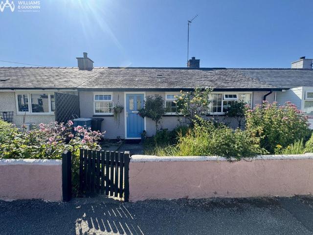 Bungalow for sale in Bodedern, Wales