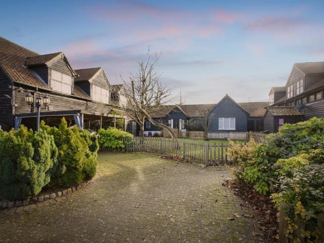 Bungalow for sale in Coxtie Green, Navestock Side