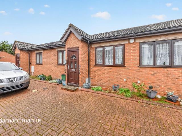 Bungalow for sale in London Borough of Croydon, Greater London