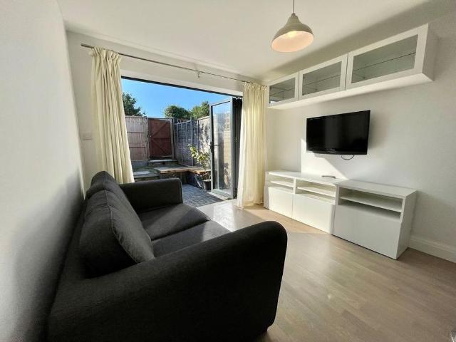House for rent in Row Town, Surrey