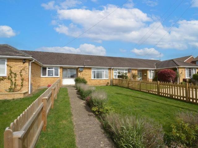 Bungalow for rent in Hughenden, Widmer End