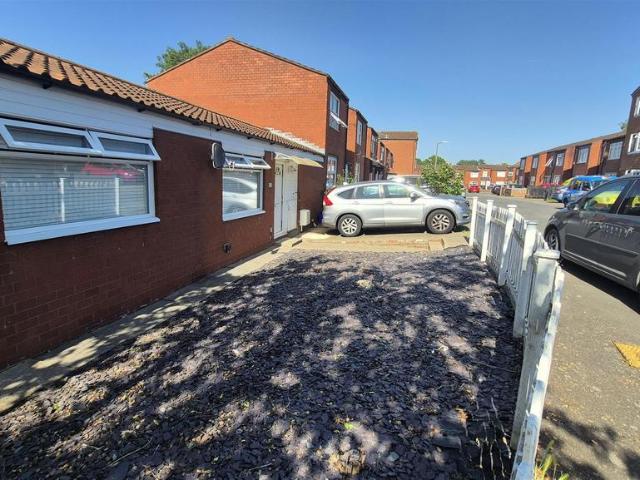 Bungalow for rent in Epping, Essex
