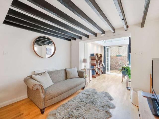 Cottage for sale in Hillview, Surrey