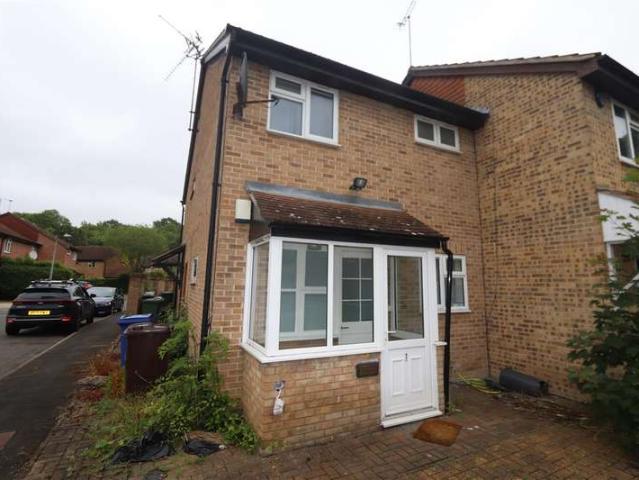 Cottage for rent in Badgers Dene, Grays