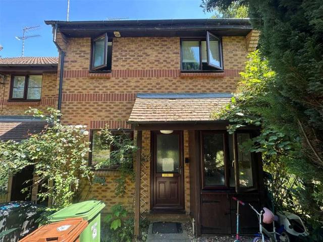Cottage for sale in St Albans, Five Acres