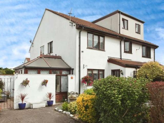Farm for sale in Saint Bride's Wentlooge, Wales