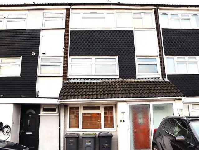 Cottage for rent in Marsh Farm, Luton