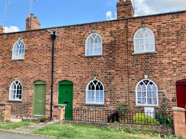 Cottage for sale in Bengeworth, Crookhill