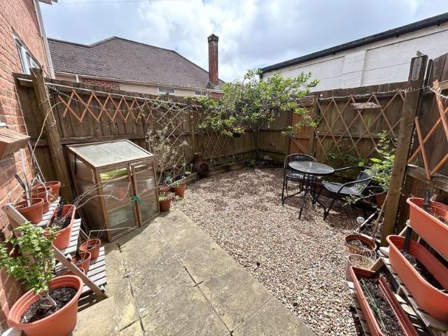 Cottage for rent in Kinson, Bournemouth