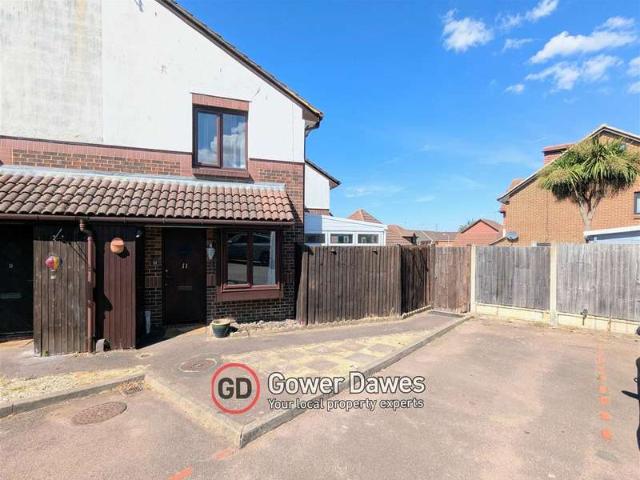 Cottage for sale in Badgers Dene, Grays