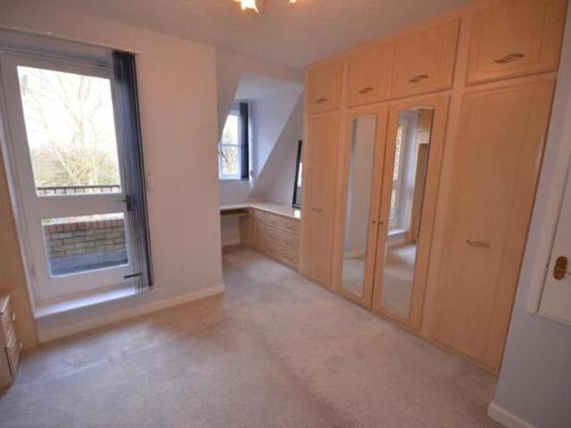 Cottage for rent in Grove Park, Greater London