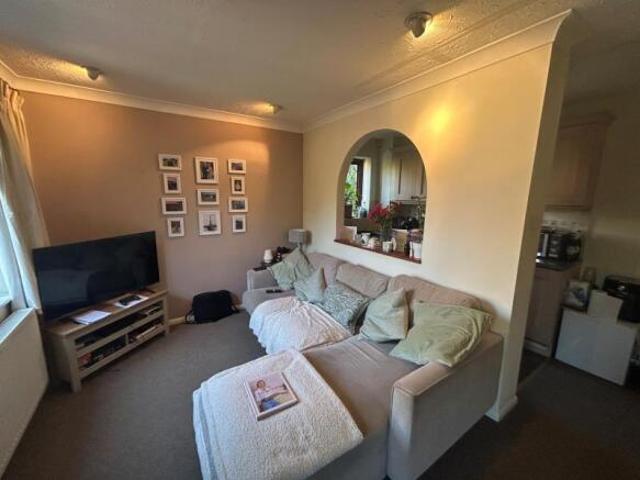 Cottage for rent in Slyfield, Westborough