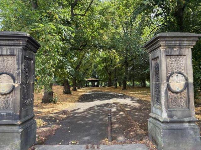 Cottage for rent in Hyde Park, West Yorkshire