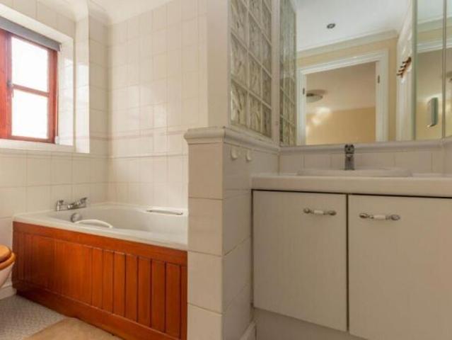 Cottage for rent in Cat Hill