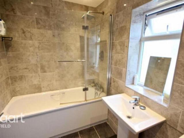 Cottage for rent in Enfield, Greater London