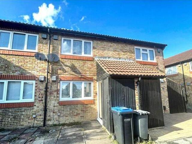 House for rent in Row Town, Surrey