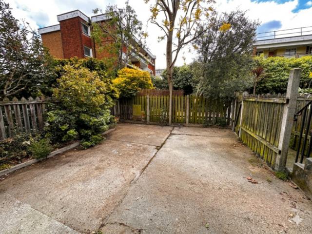 Cottage for rent in Walworth, Greater London