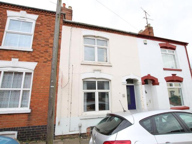 Terraced House for rent in Northampton